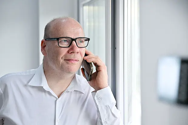 Am Telefon